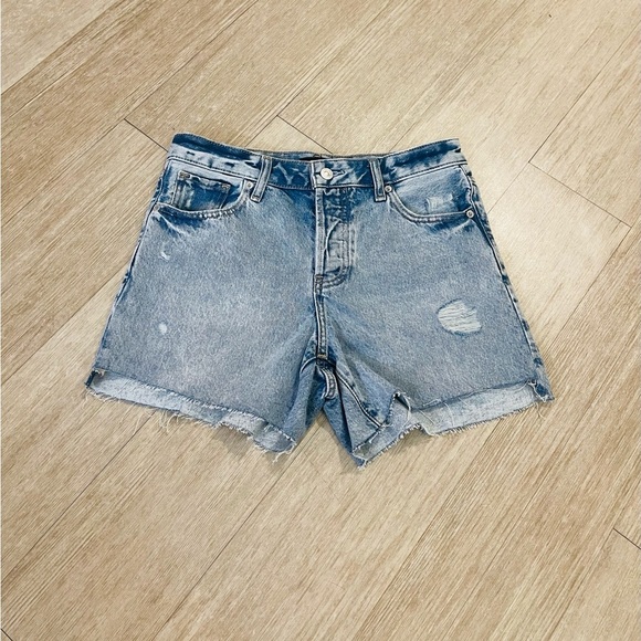 NWOT Express Boyfriend MIDI Blue Jean Shorts with Relaxed Fit and Frayed Hem - Picture 3 of 10